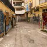 Racchiude un po� tutti gli elementi caratteristici di Picone. E� tortuosa e a un certo punto si divide: da una parte porta a un vicolo chiuso dove i murales la fanno da padrone...